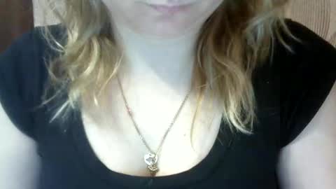 Snapshot of riveramaureen chatting on 02/15/25, 02:55 RiveraMaureen online show from 02/15/25, 02:55