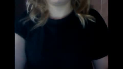 Snapshot of riveramaureen chatting on 02/19/25, 06:22 RiveraMaureen online show from 02/19/25, 06:22