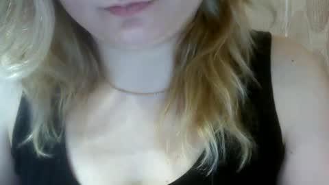 Snapshot of riveramaureen chatting on 03/04/25, 09:43 RiveraMaureen online show from 03/04/25, 09:43