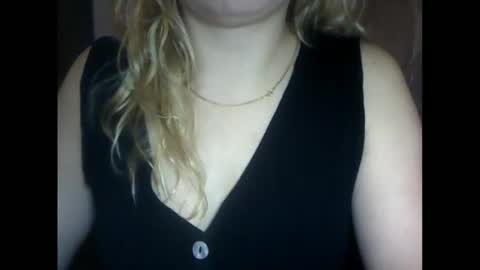 Snapshot of riveramaureen chatting on 10/21/25, 09:26 RiveraMaureen online show from 10/21/25, 09:26