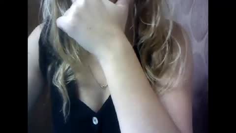 Snapshot of riveramaureen chatting on 11/05/25, 10:59 RiveraMaureen online show from 11/05/25, 10:59