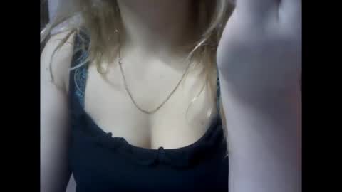 Snapshot of riveramaureen chatting on 11/25/25, 11:32 RiveraMaureen online show from 11/25/25, 11:32