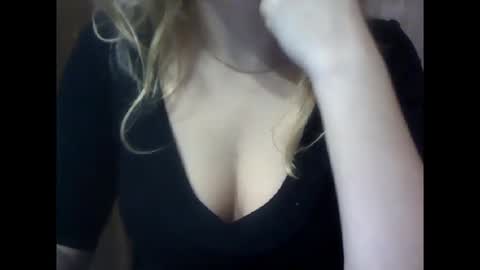 Snapshot of riveramaureen chatting on 11/25/25, 11:38 RiveraMaureen online show from 11/25/25, 11:38