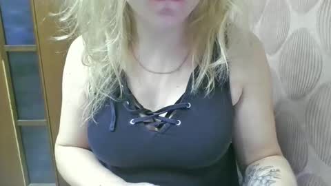 Snapshot of riveramaureen chatting on 12/18/25, 11:05 RiveraMaureen online show from 12/18/25, 11:05