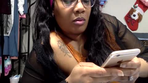 Snapshot of riversaint chatting on 12/28/24, 01:59 River Saint online show from 12/28/24, 01:59