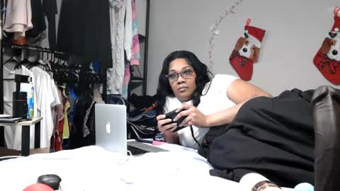 Snapshot of riversaint chatting on 01/16/25, 03:35 River Saint online show from 01/16/25, 03:35