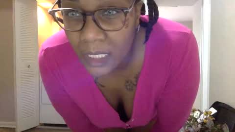 Snapshot of riversaint chatting on 01/21/25, 02:37 River Saint online show from 01/21/25, 02:37