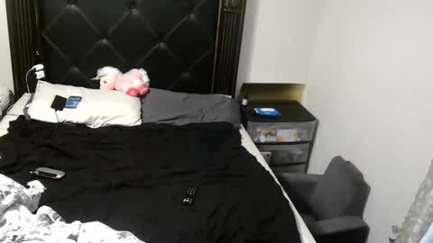 Snapshot of riversaint chatting on 09/15/25, 11:54 River Saint online show from 09/15/25, 11:54