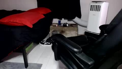 Snapshot of rkh678073 chatting on 12/17/25, 02:39 rkh678073 online show from 12/17/25, 02:39