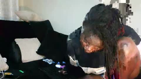 Snapshot of rlessing2 chatting on 03/27/26, 06:40 rlessing2 online show from 03/27/26, 06:40