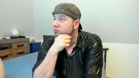 Snapshot of rlplover9 chatting on 10/18/25, 04:30 rlplover9 online show from 10/18/25, 04:30