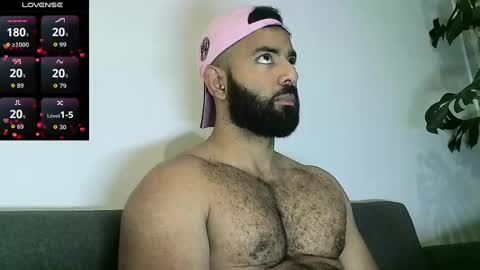 SebasRoa online show from 10/27/25, 06:45