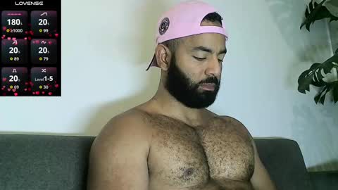 SebasRoa online show from 11/19/25, 03:56