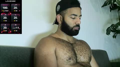 SebasRoa online show from 12/17/25, 05:52