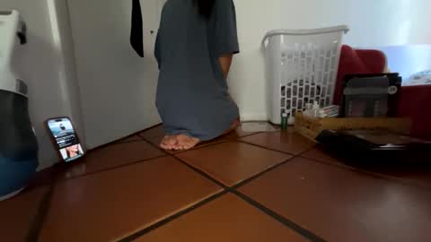 Snapshot of roarmance1 chatting on 11/24/25, 05:45 roarmance1 online show from 11/24/25, 05:45