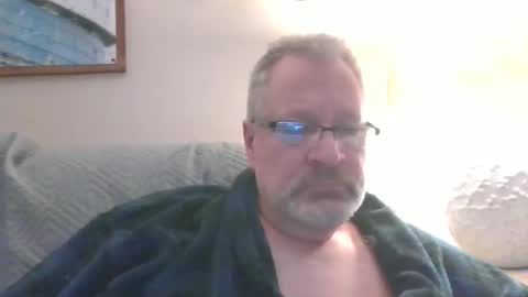 Snapshot of rob872217 chatting on 12/27/24, 12:01 rob872217 online show from 12/27/24, 12:01