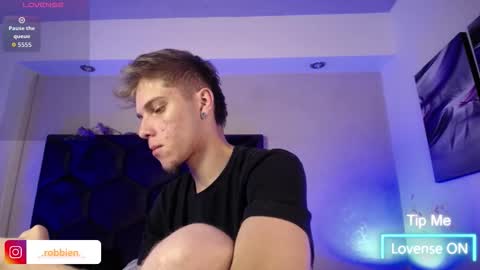 Snapshot of robbinblaze chatting on 03/09/26, 05:44 Robbin online show from 03/09/26, 05:44