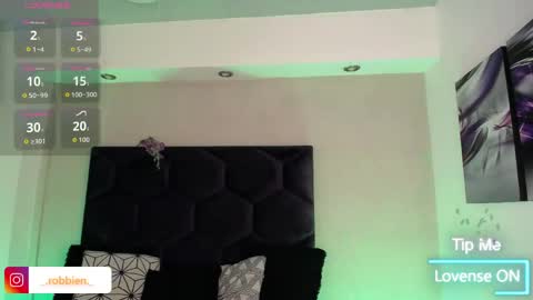 Snapshot of robbinblaze chatting on 04/09/26, 06:19 Robbin online show from 04/09/26, 06:19