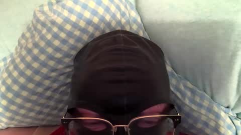 Snapshot of robby21000 chatting on 05/19/26, 04:08 Robbi online show from 05/19/26, 04:08