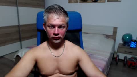 Snapshot of robbyshawz chatting on 07/16/26, 04:40 robbyshawz online show from 07/16/26, 04:40