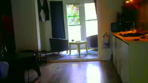 Snapshot of rober10000 chatting on 10/12/25, 10:47 rober10000 online show from 10/12/25, 10:47