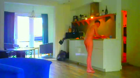 Snapshot of rober10000 chatting on 10/28/25, 09:13 rober10000 online show from 10/28/25, 09:13