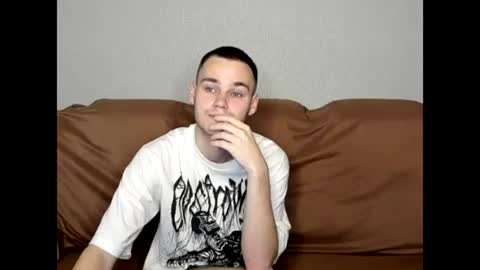 robert10211 online show from 11/01/25, 08:55