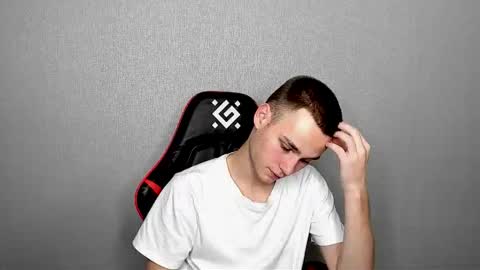 robert10211 online show from 11/06/25, 03:24