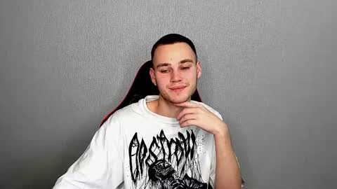 robert10211 online show from 12/04/25, 03:43