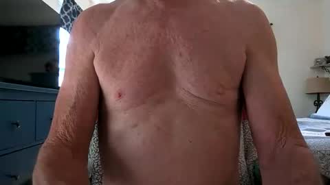 Snapshot of robert45556 chatting on 10/21/25, 06:30 robert online show from 10/21/25, 06:30