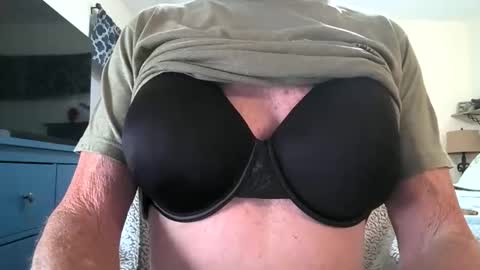 Snapshot of robert45556 chatting on 10/23/25, 07:34 robert online show from 10/23/25, 07:34