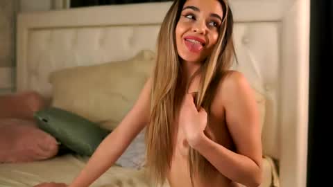 Snapshot of robertarosetti chatting on 04/23/26, 12:29 Roberta online show from 04/23/26, 12:29