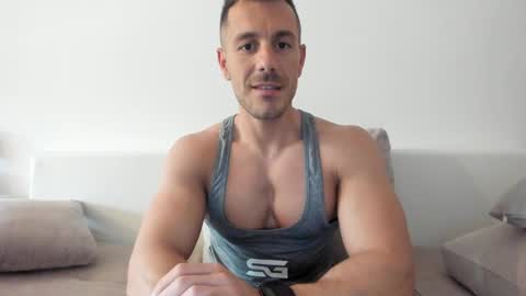 Snapshot of roberto4ever chatting on 05/19/26, 09:48 roberto4ever online show from 05/19/26, 09:48