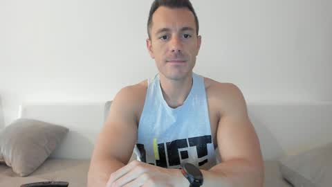 Snapshot of roberto4ever chatting on 05/28/26, 04:21 roberto4ever online show from 05/28/26, 04:21