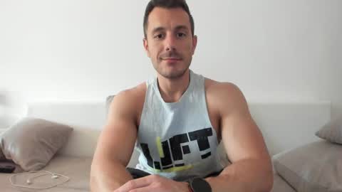 Snapshot of roberto4ever chatting on 06/01/26, 11:23 roberto4ever online show from 06/01/26, 11:23