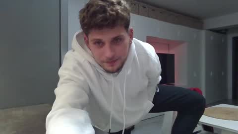 Snapshot of roberto_twink1 chatting on 01/10/25, 04:41 Roberto online show from 01/10/25, 04:41