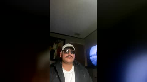 roberttercero521 online show from 12/04/25, 06:44