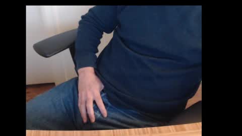 Snapshot of robidan6923 chatting on 02/12/25, 02:32 robidan6923 online show from 02/12/25, 02:32