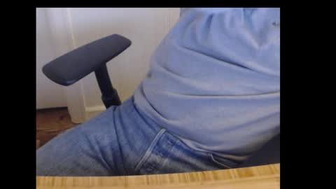 Snapshot of robidan6923 chatting on 02/24/25, 02:04 robidan6923 online show from 02/24/25, 02:04