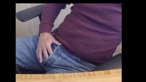 Snapshot of robidan6923 chatting on 02/27/25, 02:32 robidan6923 online show from 02/27/25, 02:32