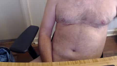 Snapshot of robidan6923 chatting on 10/24/25, 03:30 robidan6923 online show from 10/24/25, 03:30