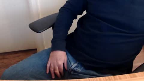 Snapshot of robidan6923 chatting on 10/28/25, 02:31 robidan6923 online show from 10/28/25, 02:31