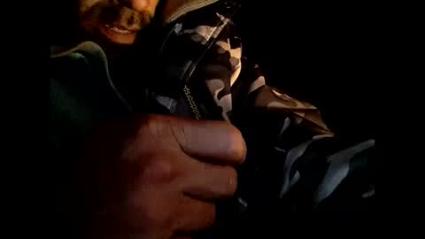 Snapshot of robincom23 chatting on 02/24/25, 02:40 R online show from 02/24/25, 02:40