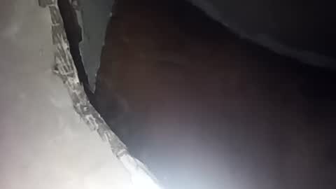 Snapshot of robincom23 chatting on 10/04/25, 03:59 R online show from 10/04/25, 03:59