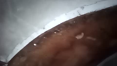 Snapshot of robincom23 chatting on 10/05/25, 01:04 R online show from 10/05/25, 01:04