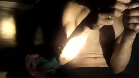 Snapshot of robincom23 chatting on 10/15/25, 04:23 R online show from 10/15/25, 04:23