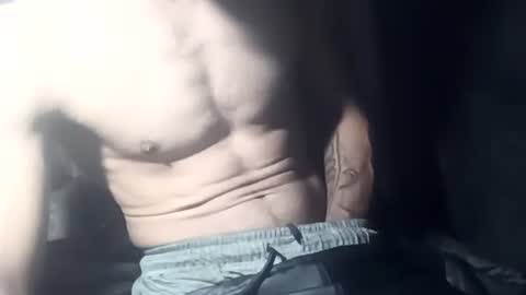 Snapshot of robincom23 chatting on 11/17/25, 02:06 R online show from 11/17/25, 02:06