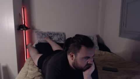 Robin online show from 12/04/25, 12:31