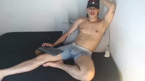 Snapshot of robisson_zack chatting on 07/11/26, 04:48 Robisson Zack online show from 07/11/26, 04:48
