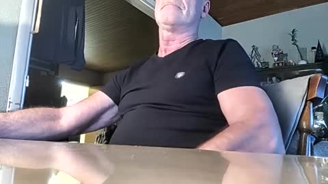 robke1966 online show from 12/31/24, 08:04